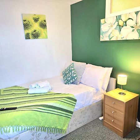 Gillings Villa -Perfect For Long & Short Stays Джиллингем Экстерьер фото