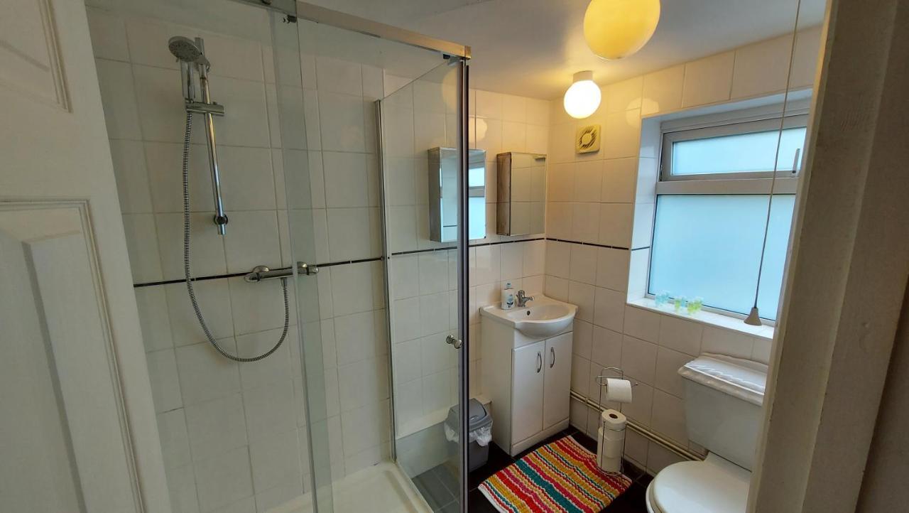 Gillings Villa -Perfect For Long & Short Stays Джиллингем Экстерьер фото