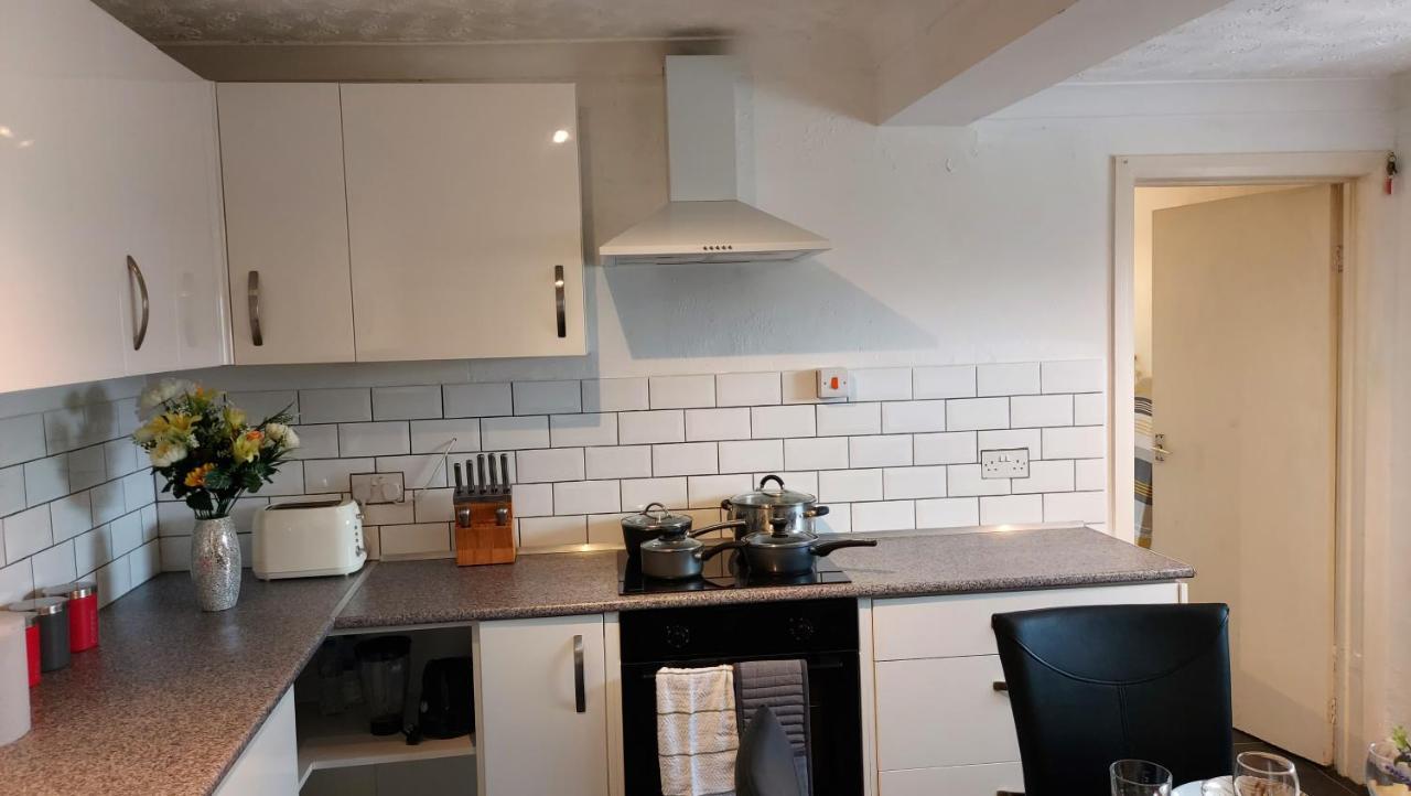 Gillings Villa -Perfect For Long & Short Stays Джиллингем Экстерьер фото