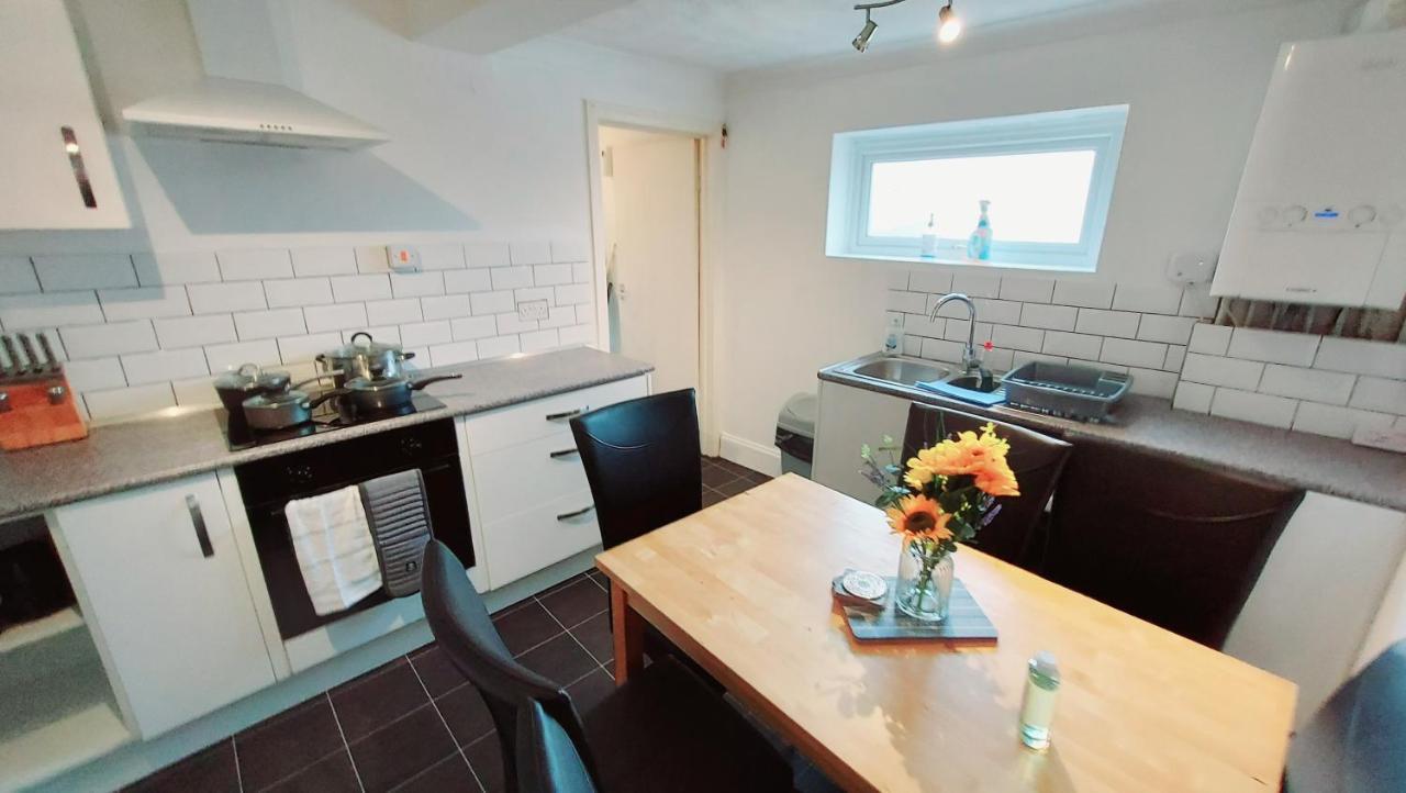 Gillings Villa -Perfect For Long & Short Stays Джиллингем Экстерьер фото