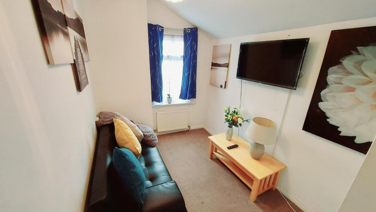 Gillings Villa -Perfect For Long & Short Stays Джиллингем Экстерьер фото