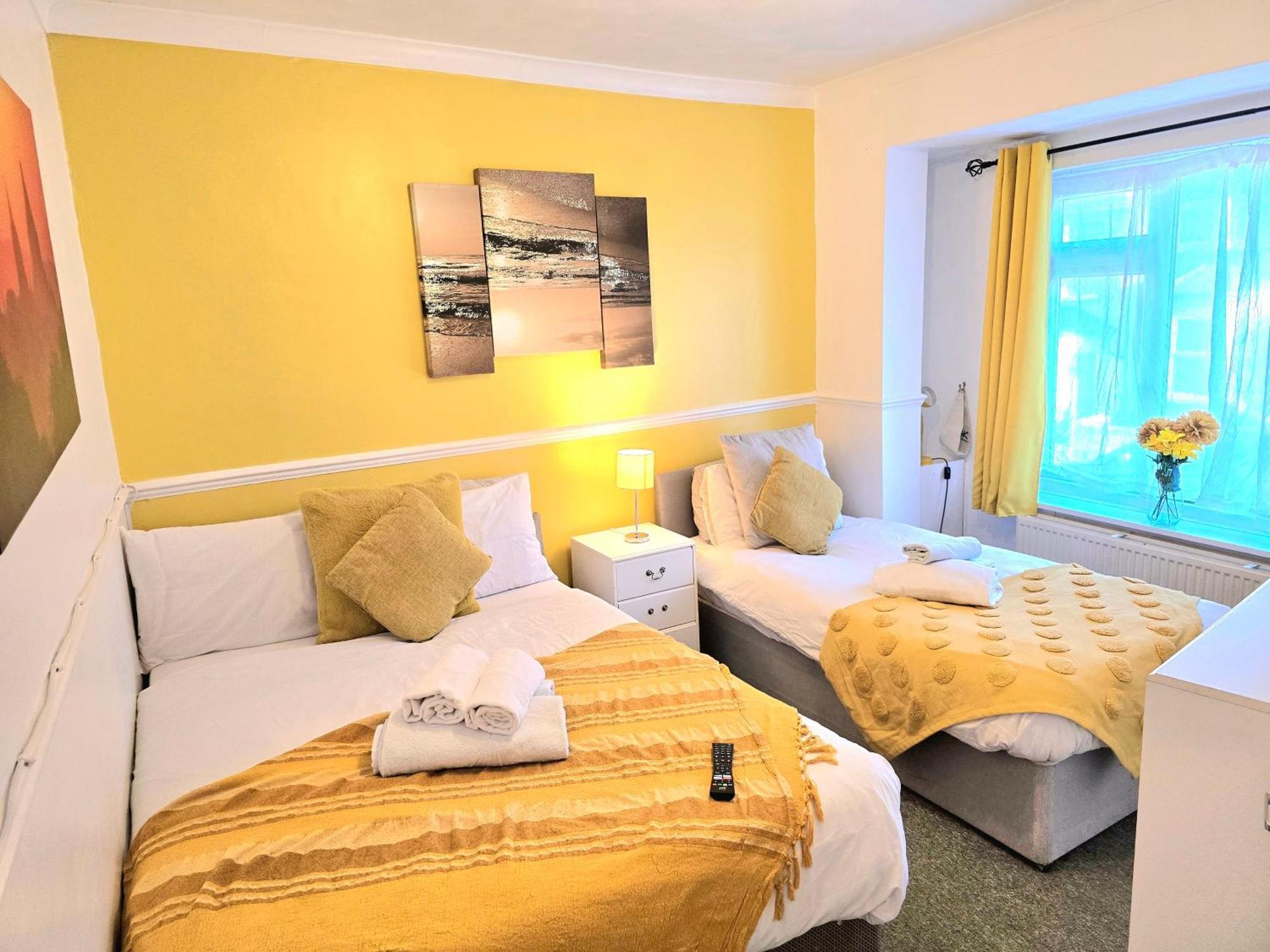Gillings Villa -Perfect For Long & Short Stays Джиллингем Экстерьер фото